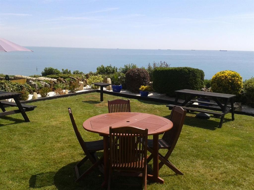 The Cliff Hall Shanklin Exterior photo